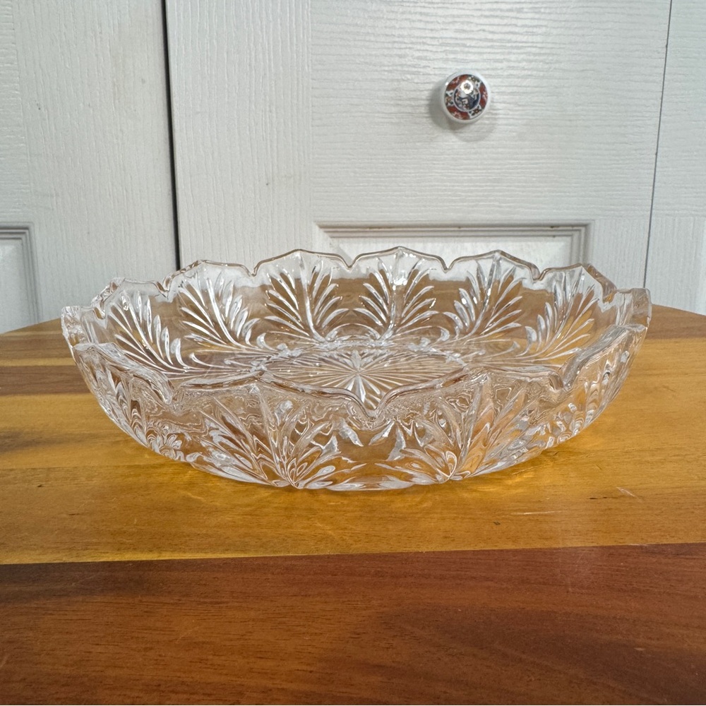 Fifth Avenue crystal portico palm leaf bowl